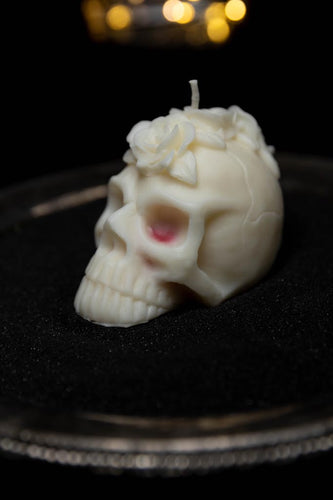 Bleeding Heart Skull Queen Candle